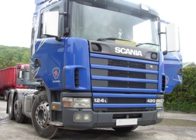 BLUE LORRY FRONT UNKNOWN REG.jpg