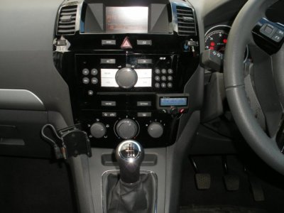SILVER VAUXHALL ZAFIRA PARROT CK3100 08 REG.jpg