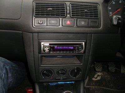 VW GOLF ESTATE RADIO.jpg