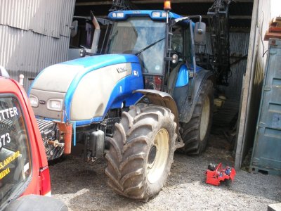 VALTRA TRACTOR BLUE FRONT.jpg