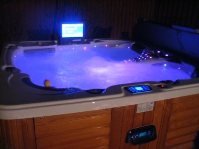 HOT TUB