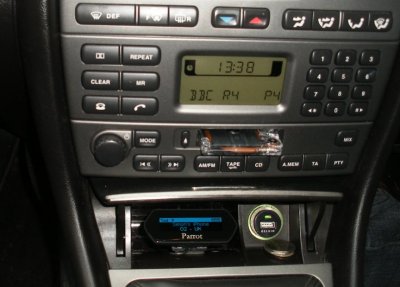 Jaguar X type Parrot MKi9100 03 reg.jpg