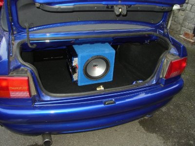 Ford Escort with Blue sub box.JPG