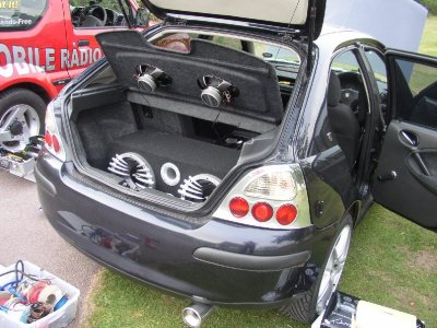 Rover 25 with Subs and amps.JPG