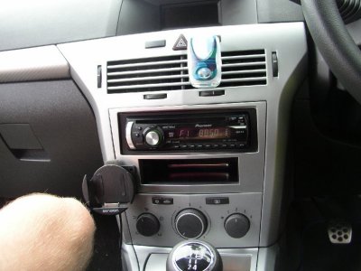 Vauxhall Astra with Dension Ipod kit and Cd player.JPG