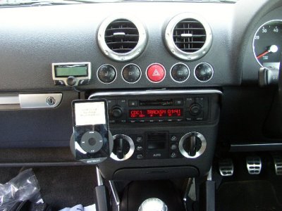 Audi TT with Dension and Parrot CK3100.JPG