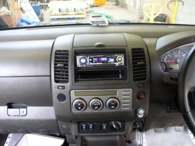 Nissan Navara 4x4 with Cd Radio and Nokia CK-7W.jpg