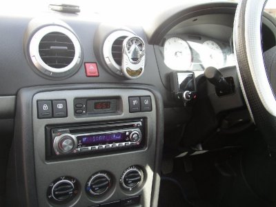 Rover 45 MG ZS with Cd Radio and Parrot LS3200.jpg