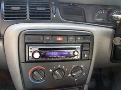 Vauxhall Vectra with Cd Radio.jpg