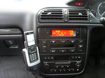 Peugeot 407 with Nokia 6288 Handsfree.jpg