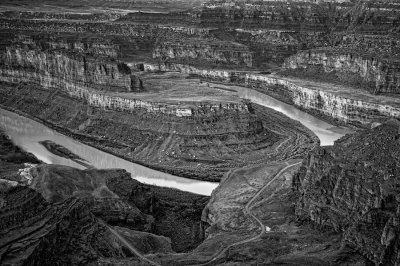 Dead-Horse-Point-sunrise-BW-upload.jpg