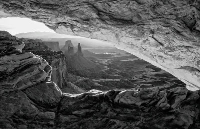 Mesa-Arch-sunrise-IR-upload.jpg