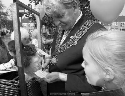 Signing his own balloon.