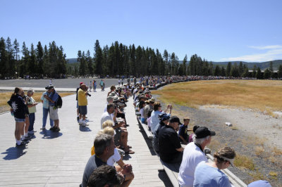 tourists from everywhere at Old Faithful Yellowstone _DSC8191.jpg