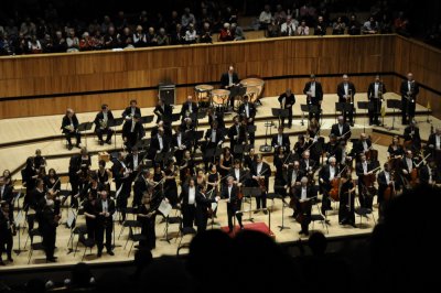 London Philharmonic taking applause after Brahms First _DSC5980.jpg