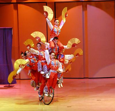 Golden Dragon Acrobats _DSC0378.JPG