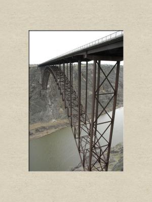 a bridge over Snake River at Twin Falls _DSC0360.jpg