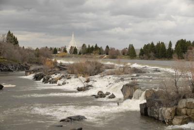 Snake River at Idaho Falls with LDS Temple _DSC0070.jpg