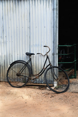 Black rusty bike