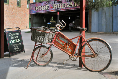 Old delivery bike ~*