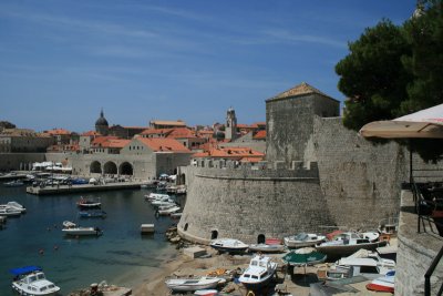 the city walls at Dubrovnik harbor