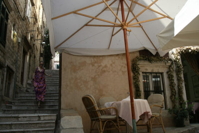 alley scene,  Zlatarska Street