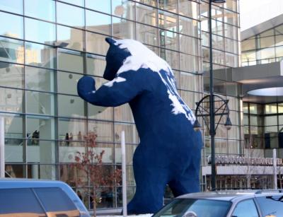 MOM There's a giant blue bear looking in the window! G5058