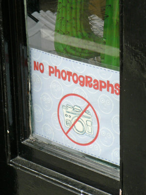 No photography! (Shop window)