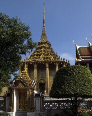 Gate and Phra Mondhop (DTHB116)