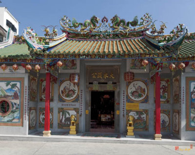 Lao Bun Thao Gong Shrine