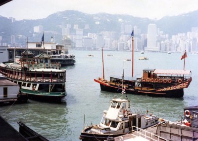 Hong Kong Star Ferry wharf at Kowloon.jpg