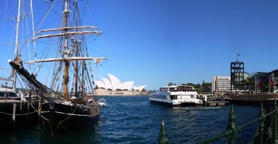 Looking east across Circular Quay.jpg