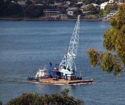 Sydney Harbour floating crane  tug sm 1.JPG