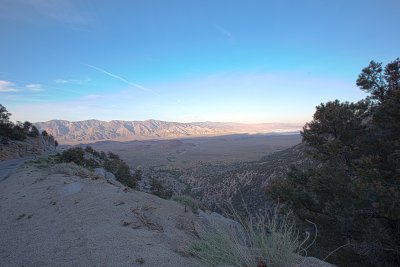 Road_upto_MtWhitney_east.jpg