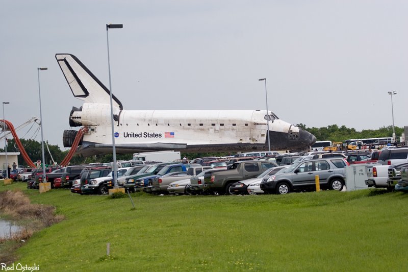 Discovery returns to Orbitor Processing Facility (OPF)