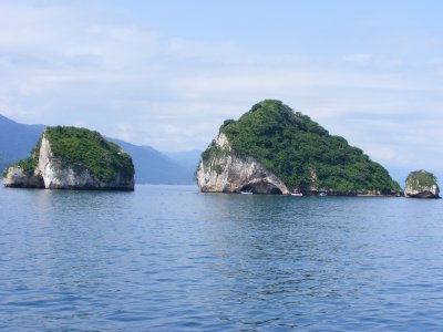 The 3 islets of Los Arcos