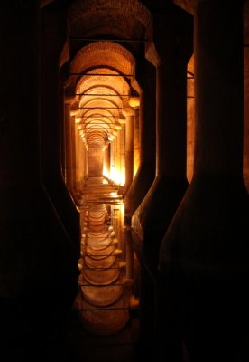 2005_Underground palace -Cistern water system.jpg