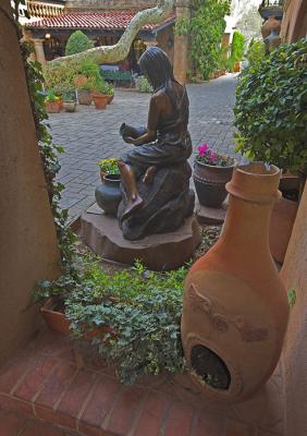 _MG_5620-pot-and-statue