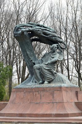 35_Statue of Chopin.jpg