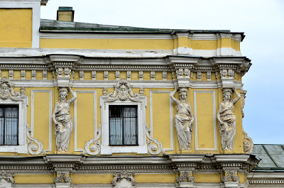 72_Architecture viewed from a canal.jpg