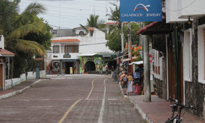 Aroya Port, Santa Cruz