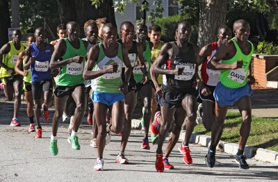 The lead pack being led by Sammy Rotich, Richard Kandie, and Moses Wawery