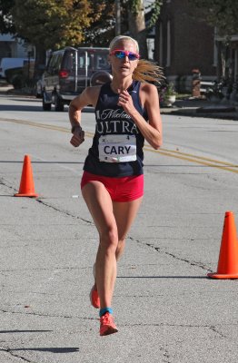 Lisa Cary (9th in 17:52)