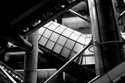 K5TA2482r.jpg: Westminster Underground station escalators
