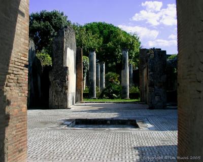 37840c - Pompeii courtyard