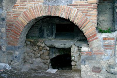 37908 - Oven at Pompeii