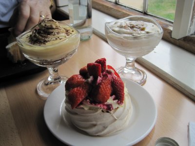 Meringue with strawberries and a surprise filling of clotted cream