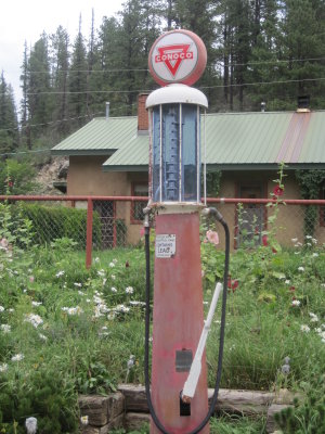 Gas Pump near Pecos.JPG