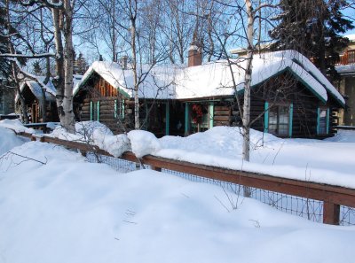 Cabin_with_snow_3.jpg