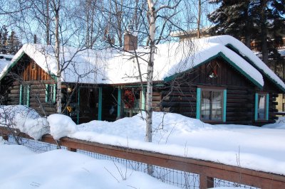 Cabin_with_snow_2.jpg